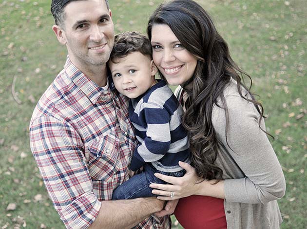 Troutman family materinity photo.